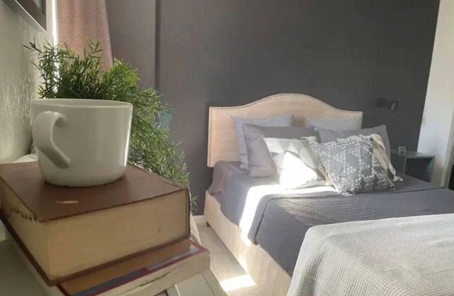 Urban Denver 2BR Flat, Steps to Botanical Garden