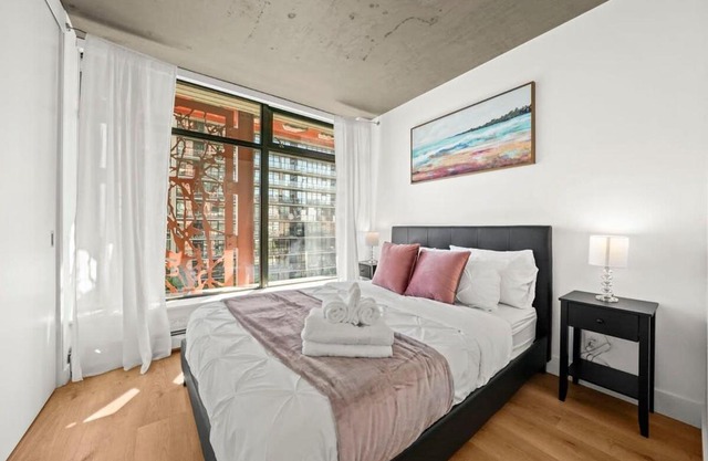 Urban Haven Serenity Retreat in Vibrant Gastown
