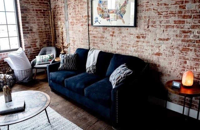 Urban Loft #2 PLUM · Downtown Urban Loft above Restaurants & Boutiques