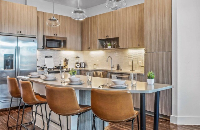 Urban Oasis 2BD|2BR Apartment