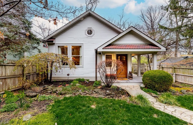 Urban Oasis ~ Charming Cottage w/Private Garden