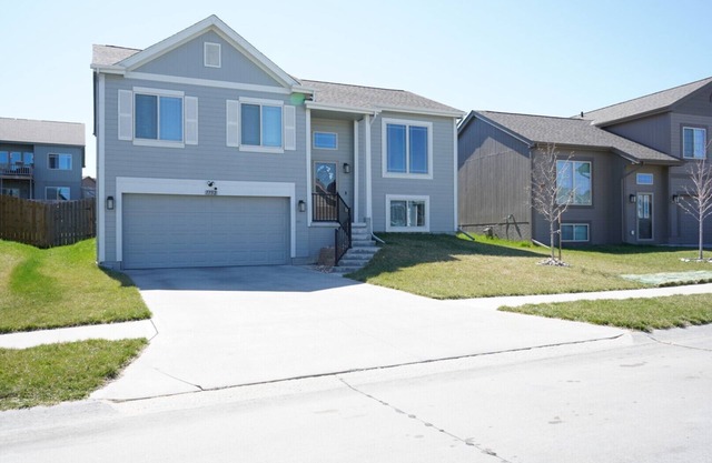 Urban Retreat: Family house Minutes from Downtown & Lake Cunningham