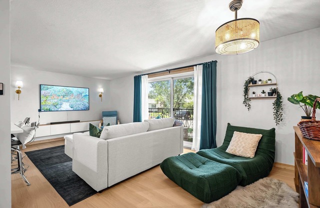 Urban Sanctuary | Chic 3BR Inglewood Stay w/Yard