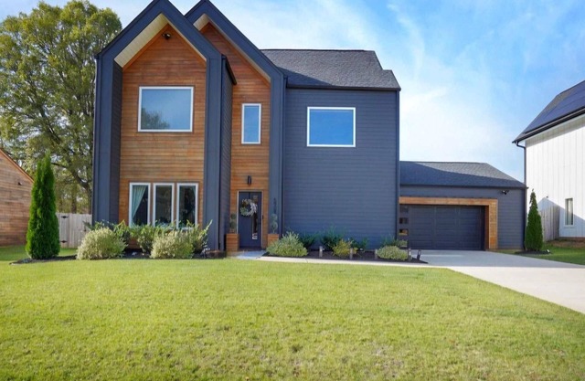 Urban Spacious Home near Uptown