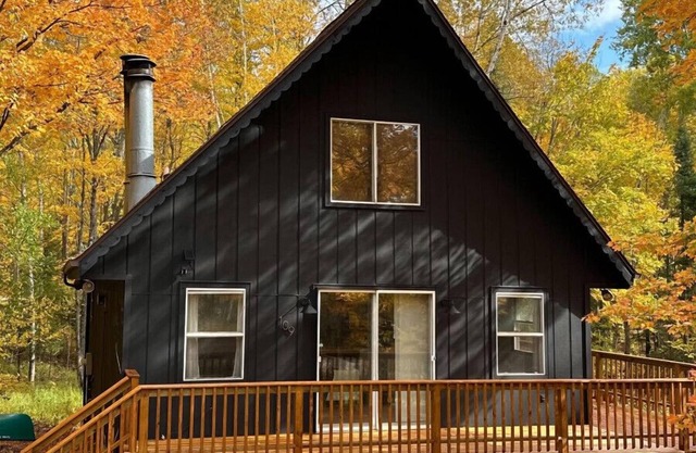 URSA LODGE Ski Chalet
