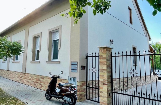 Vörösmarty apartmanház