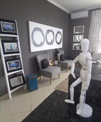 V's studio