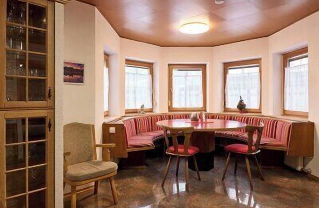 Vacation apartment 1, Kehlstein, 1-8 persons, 100 sqm, 4 bedrooms each with its own bathroom, eat-in kitchen, terrace