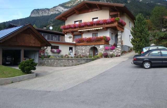 Vacation apartment 1 - House Kröll