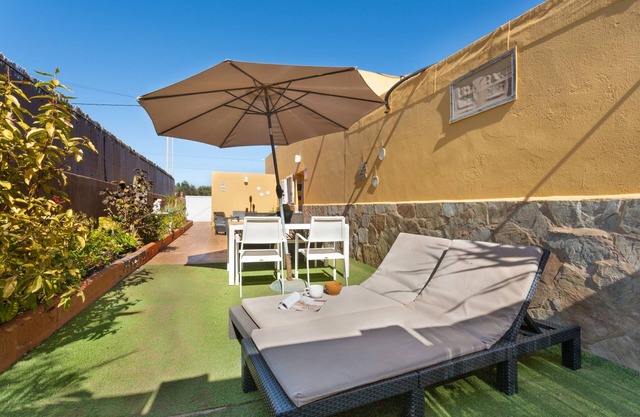 Vacation Apartment 'Rural Zona Céntrica Isla' with Mountain View, Private Terrace and Wi-Fi