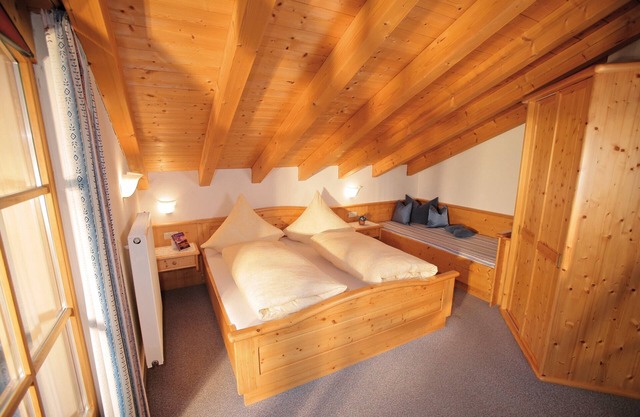 Vacation apartment 2, bright attic apartment with a wonderful mountain panorama