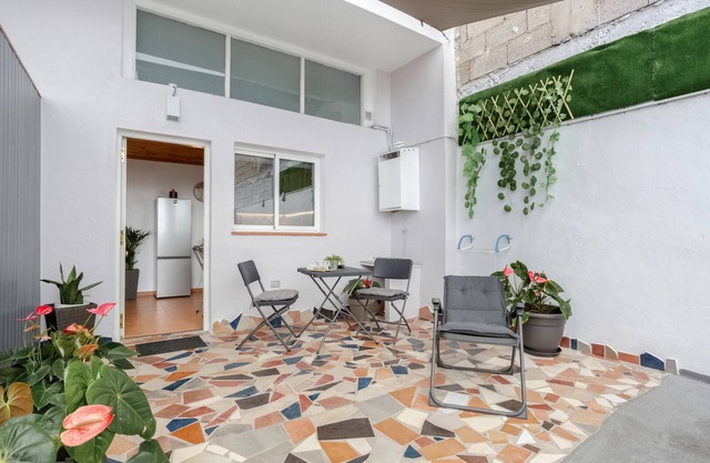 Vacation Apartment 'Apartamento Vemar' with Sea View, Shared Terrace and Wi-Fi