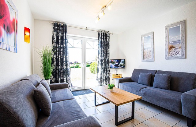 Vacation apartment/apartment for 6 guests with 79m² in Werdum (273105)