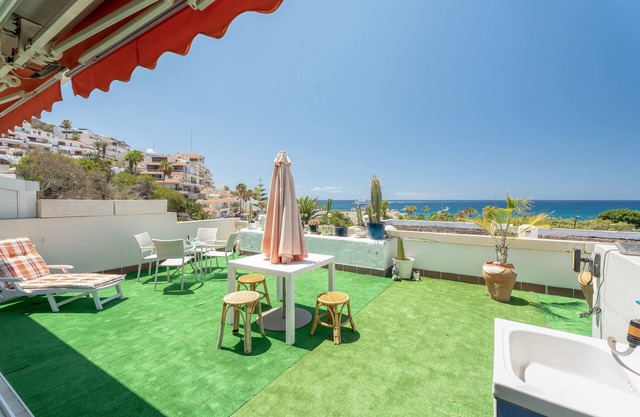 Vacation Apartment 'Azahara Beach' with Sea View, Wi-Fi and Air Conditioning