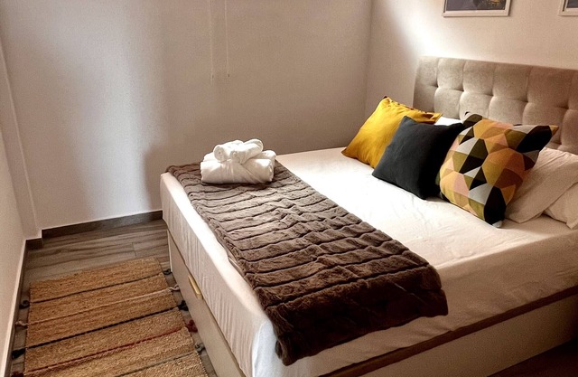 Vacation Apartment 'Bluebell L6' with Wi-Fi and Air Conditioning