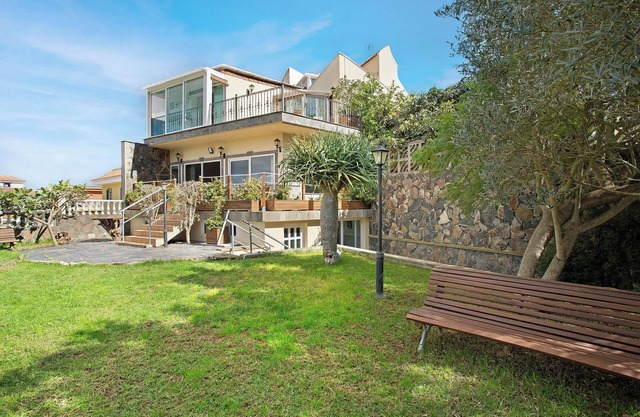 Vacation Apartment "Carmelo Y Carmela 5" with Shared Garden & Wi-Fi