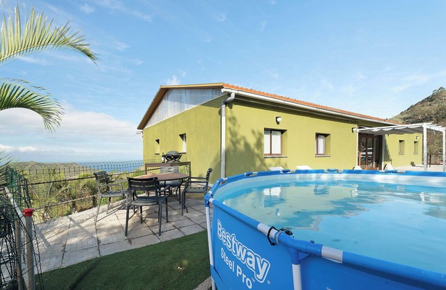 Vacation Apartment 'Casa Lomo El Aire Sterlizia' with Sea View, Shared Pool and Wi-Fi