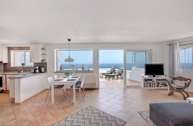 Vacation Apartment 'Apartment Seaside' with Sea View, Wi-Fi and Air Conditioning