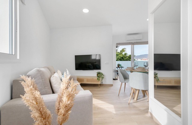 Vacation Apartment 'Flamboyan 1' with Balcony, Wi-Fi and Air Conditioning