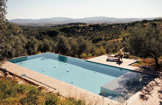 Vacation close to nature in fully equipped tents in the olive grove in Tuscany