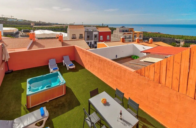 Vacation Home "Bonita Casa Nina" with Mountain View, Private Whirlpool & Wi-Fi