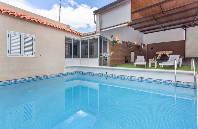 Vacation 'Haroldo' with Sea View, Private Pool and Wi-Fi