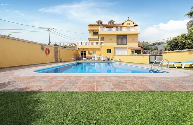 Vacation Home 'P Armonia Rural' with Sea View, Terrace, Shared Pool & Wi-Fi