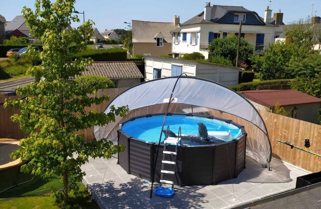 Vacation home with above-ground pool