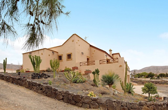 Vacation Home 'Casa Alfonsa' with Mountain View, Garden & Wi-Fi