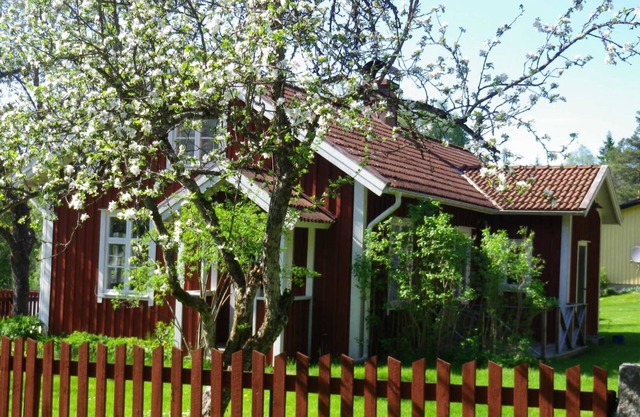 Vacation home by the lake and 15 minutes from the Isaberg ski area