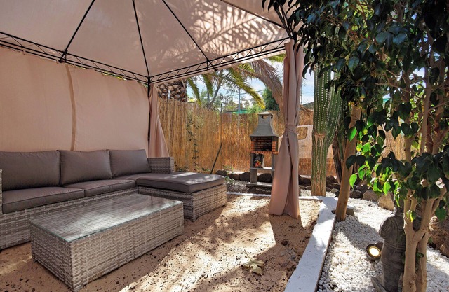 Vacation Home "Casa Alexis" with Wi-Fi, Terrace & Garden