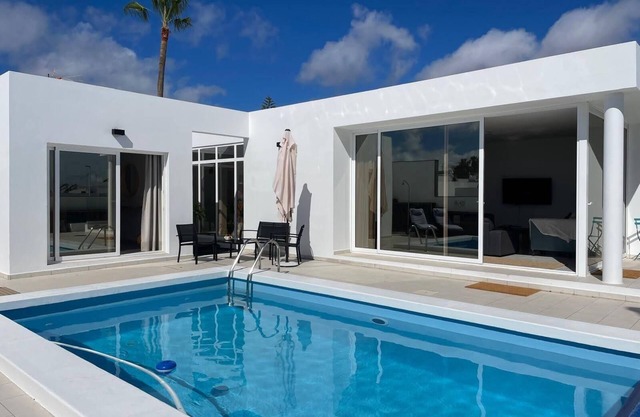 Vacation Home 'Casa Guayo' with Private Pool, Private Terrace and Wi-Fi