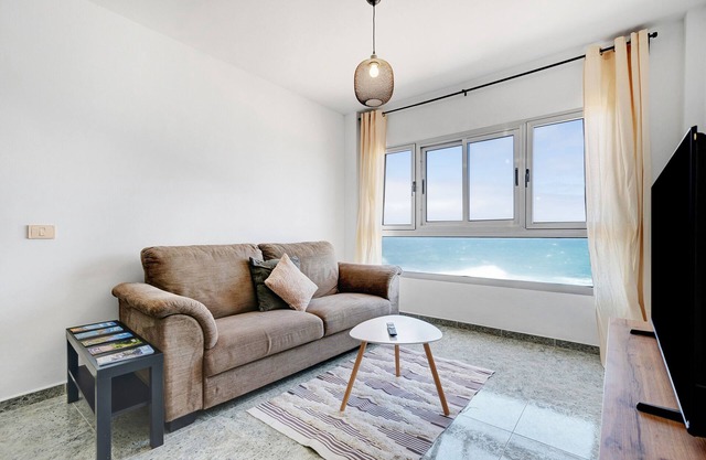 Vacation Home 'Casa Tila Frente Al Mar' with Sea View, Shared Terrace and Wi-Fi