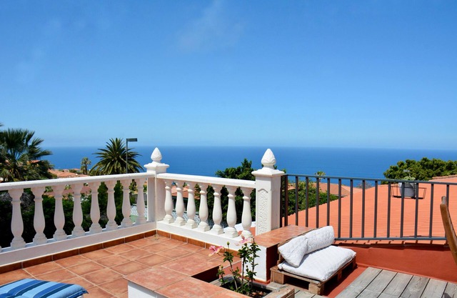 Vacation Home 'Casa Valeria Vista Mare E Teide' with Sea View, Private Terrace and Wi-Fi
