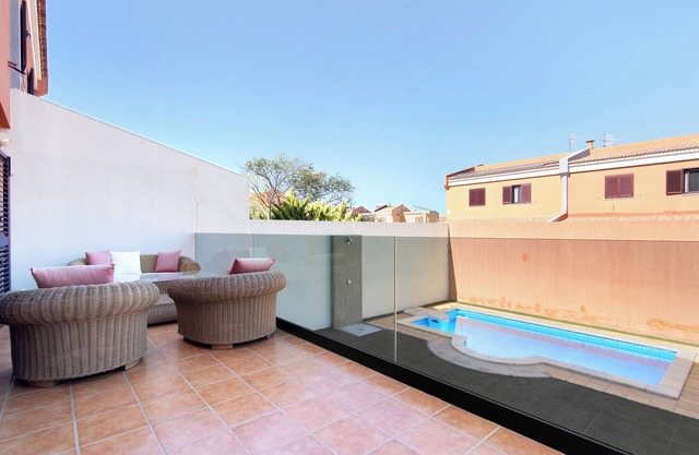 Vacation Home 'Chalet Vacacional El Agujero' with Sea View, Private Pool and Wi-Fi