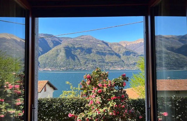 Vacation Home “Charming House on the Lake” with stunning Lake View