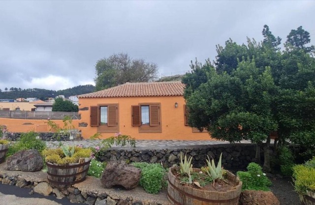 Vacation Home "Finca El Lagar" with Mountain View, Private Terrace & Wi-Fi