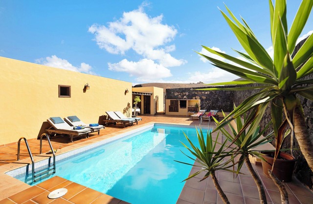 Vacation Home "Finca Acequia" with Sea View, Private Pool & Wi-Fi