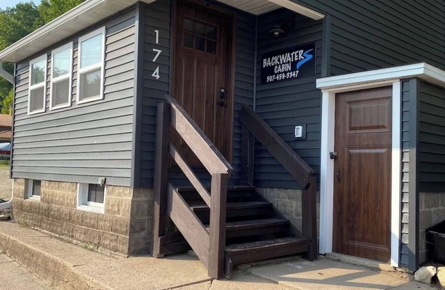 Vacation home in Fountain City, steps from Mississippi River