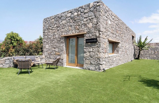 Vacation Home 'Jacaranda - Finca La Suerte Grande' with Mountain View & Shared Pool