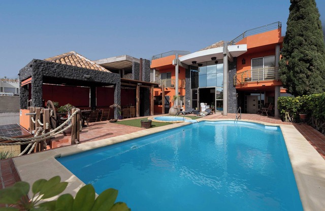 Vacation Home 'Karat Kanaria' with Sea View, Wi-Fi and Air Conditioning