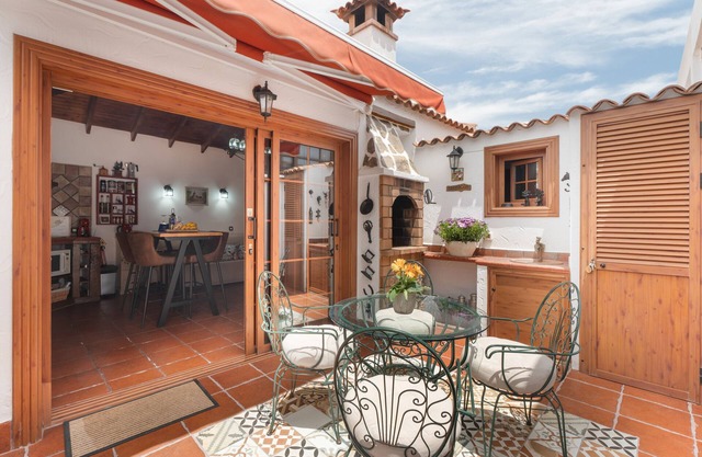 Vacation Home 'La Casita De Conchita' with Sea View, Wi-Fi and Air Conditioning