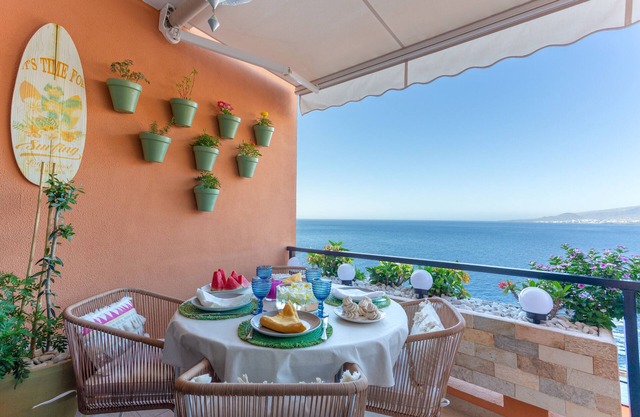 Vacation Home "Mouna's House" with Sea View, Shared Pool & Wi-Fi