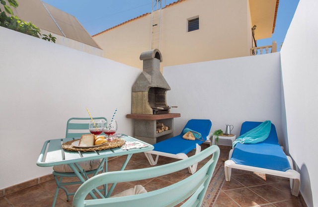 Vacation Home 'Neral Relax' with Mountain View, Wi-Fi and Air Conditioning