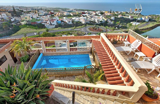 Vacation Home Petite Paradise with Sea View, Pool & Wi-Fi