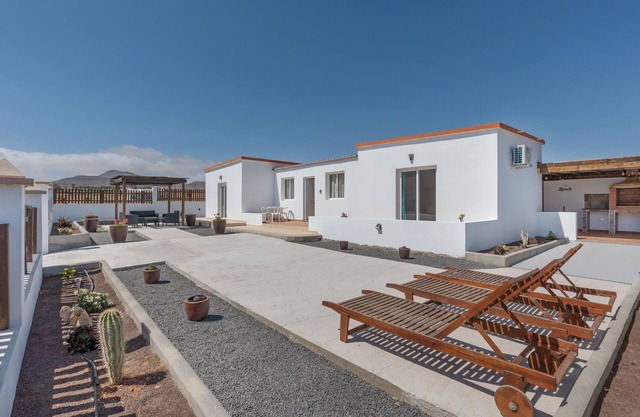 Vacation Home 'Rincón Del Olivar' with Sea View, Wi-Fi and Air Conditioning