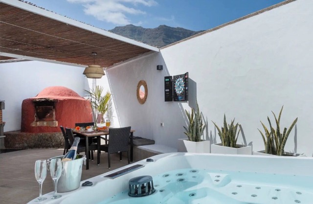 Vacation Home 'Rincón De La Fontana' with Mountain View, Wi-Fi and Air Conditioning