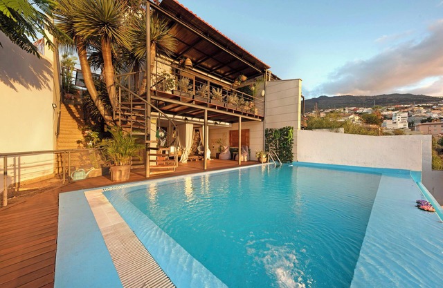 Vacation Home "Villa Horizonte" with Sea View, Private Pool & Wi-Fi