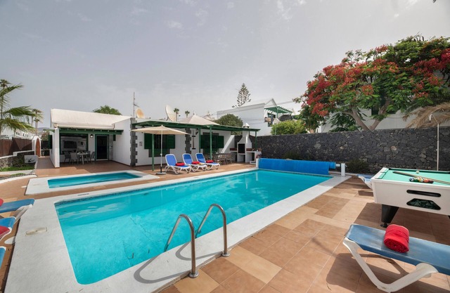 Vacation Home 'Villa Mirafondo' with Private Pool, Wi-Fi and Air Conditioning