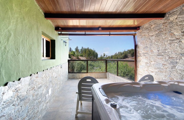 Vacation home 'Vv El Alpendre' with Mountain View, Private Terrace and Wi-Fi